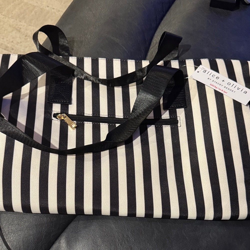 Alice + Olivia Black and White Striped Duffel Bag. NWT 16X6X11 - Picture 4 of 4